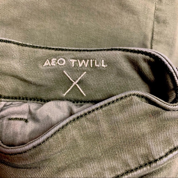 American Eagle Shorts Midi Green Khaki Folded Hem - Picture 6 of 7